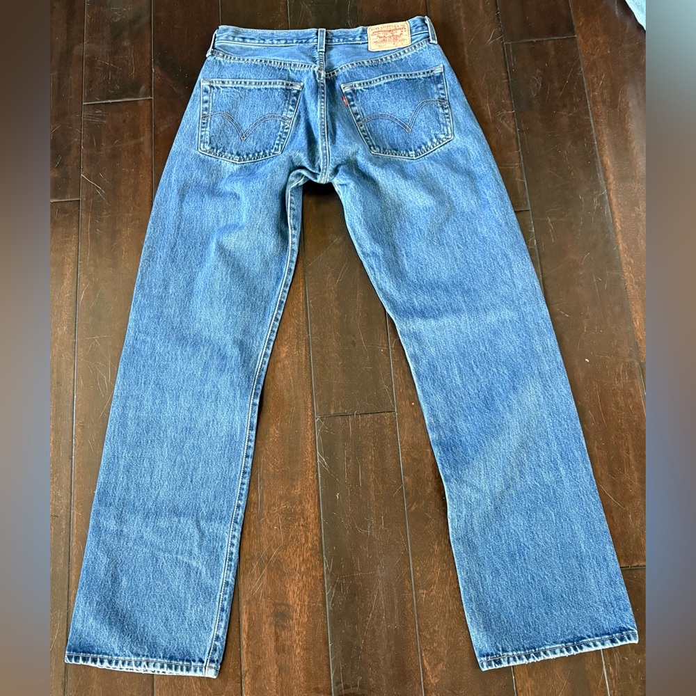 Vintage Levi's 501 Med/Dark Wash Button-Fly Blue Jeans - Y2K - Picture 2 of 11